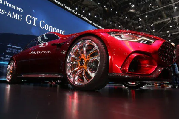 Немцы представили Mercedes-AMG GT Concept