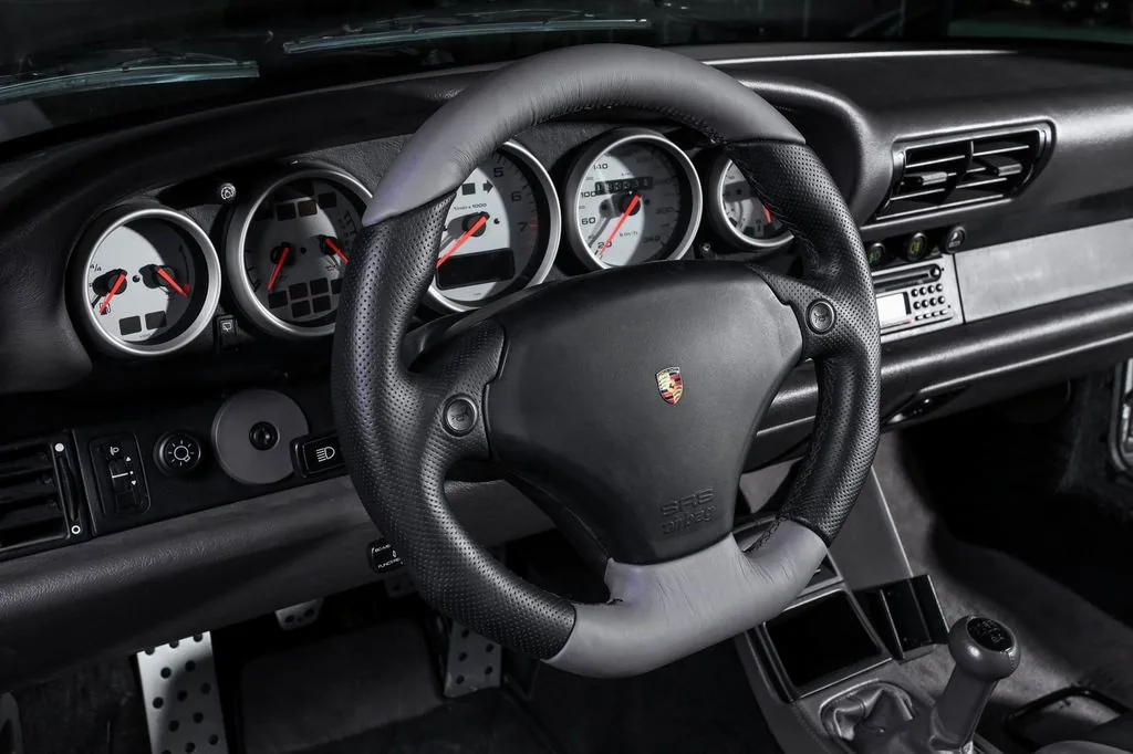Салон Porsche 911 Turbo (965) Салон Porsche 911 Turbo (965)