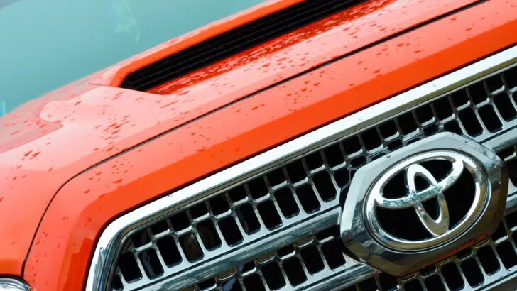 Нові авто Toyota продаватиме лише з одним ключем